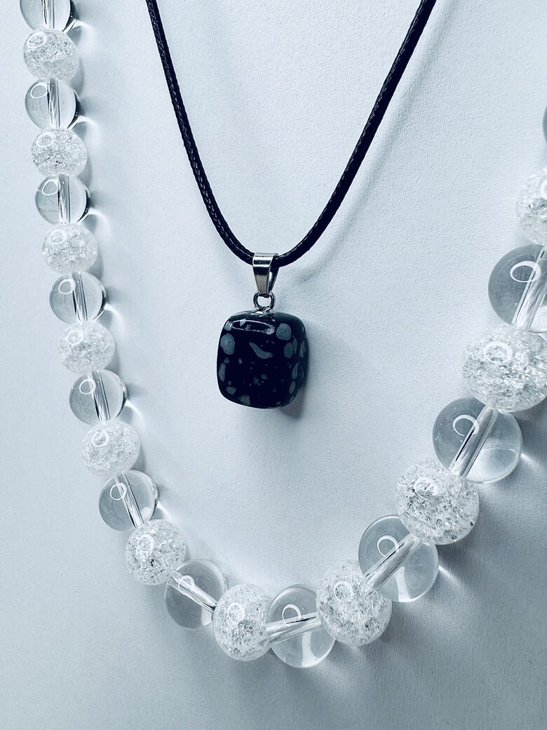 Sniegpārslu Obsidiāna kulons